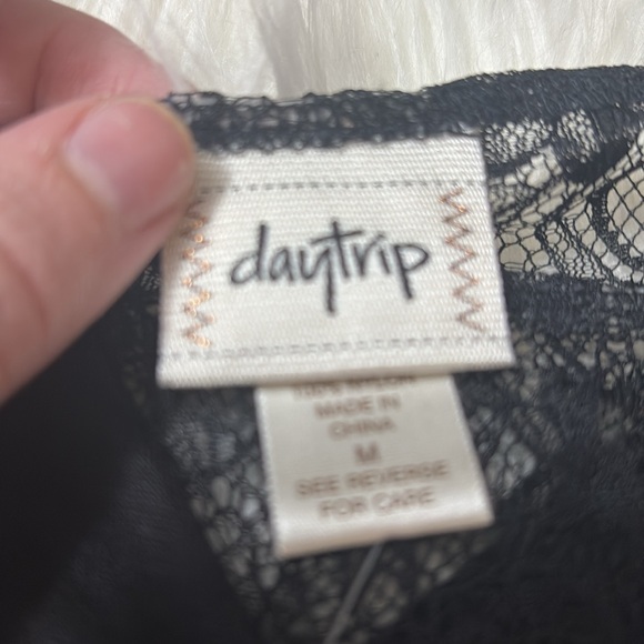NWT Daytrip From Buckle Black Scoop Neck Lace Tank - Picture 5 of 12